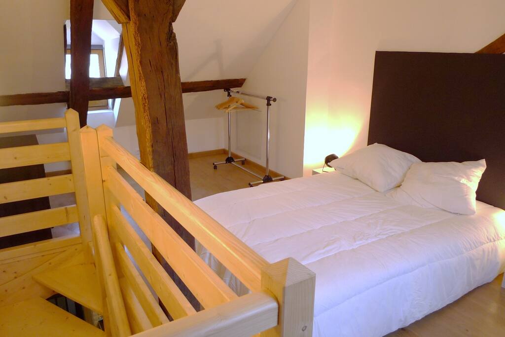 Chambre à l'étage sous le toit