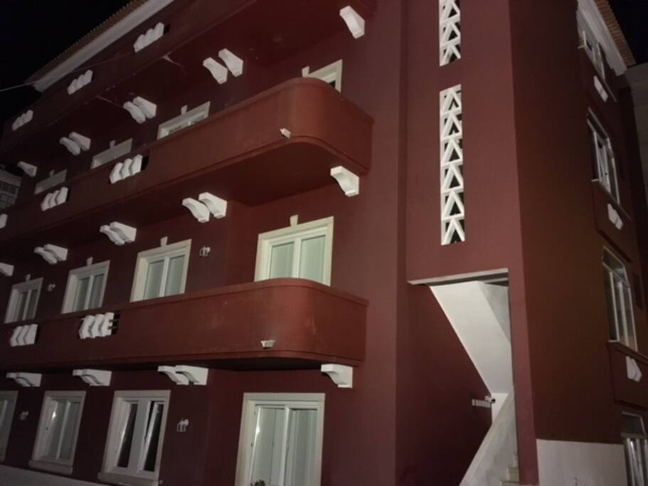 Fachada de trás da Casa dos Carvalhos (Noite)