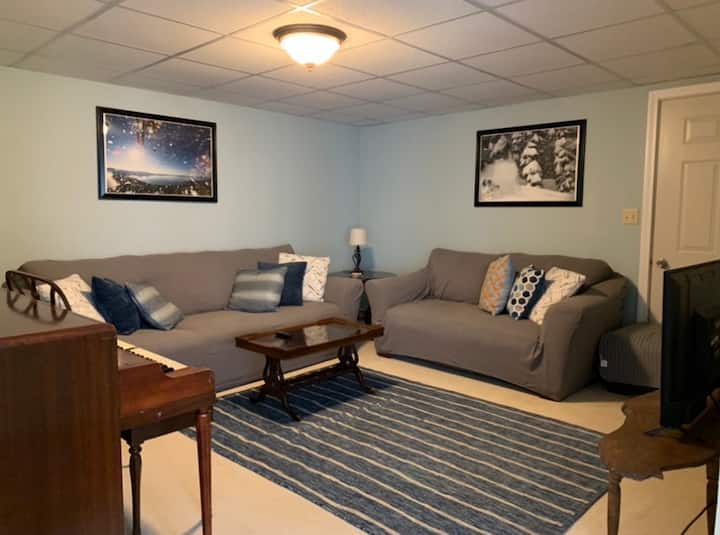 Spacious Downtown Apartment, Dog Friendly - Bethel, ME