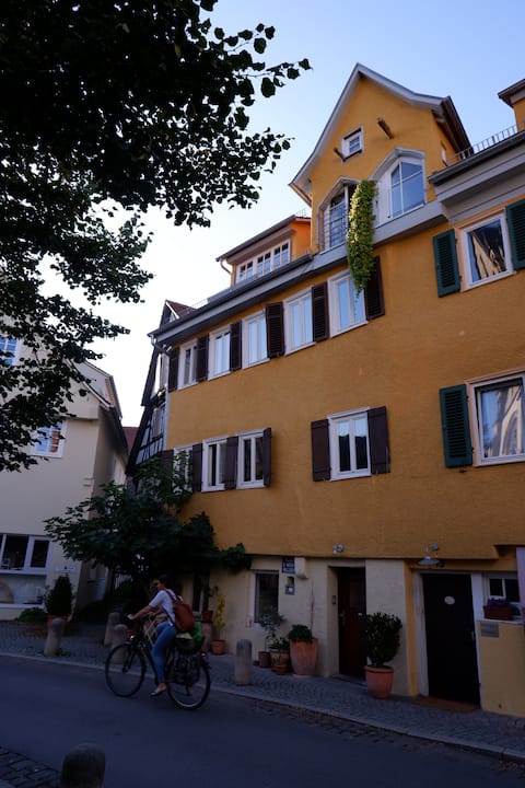 Quiet location - and yet in the middle of the old town!