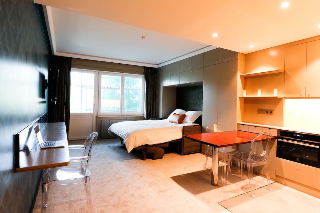 A very comfortable 160-cm wide bed