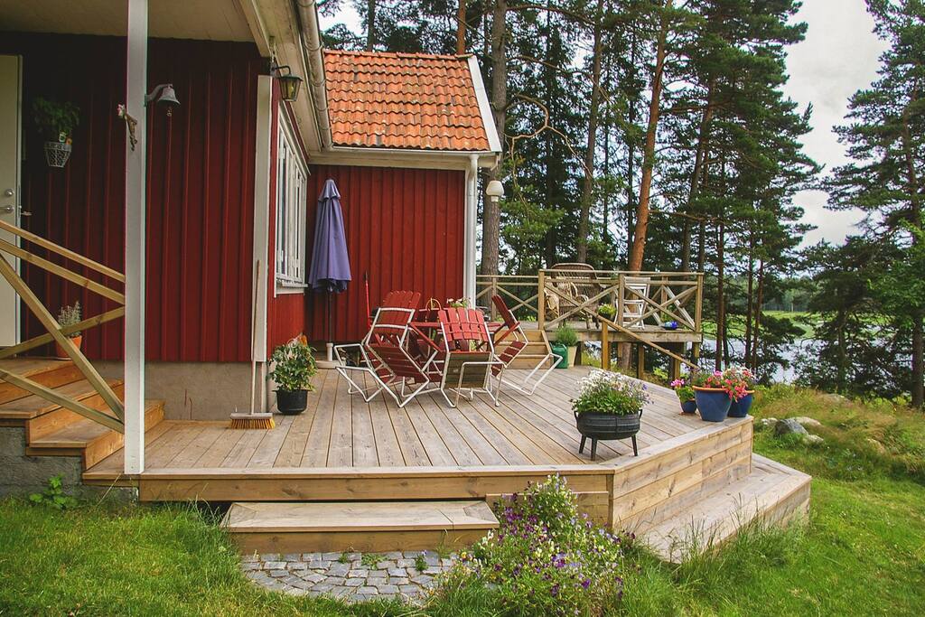 Stora altanen, i bakgrunden altanen från sovrummet
