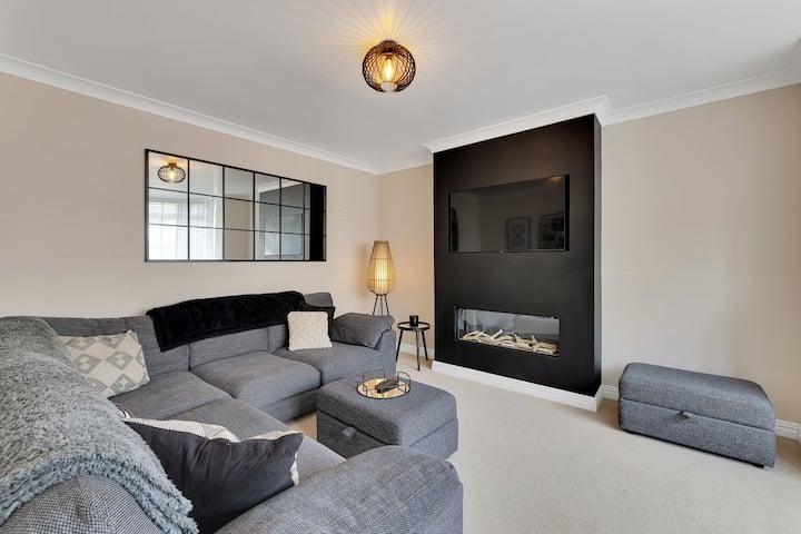 Modern 3 Bed Family Home - The Squirrels - Plymouth