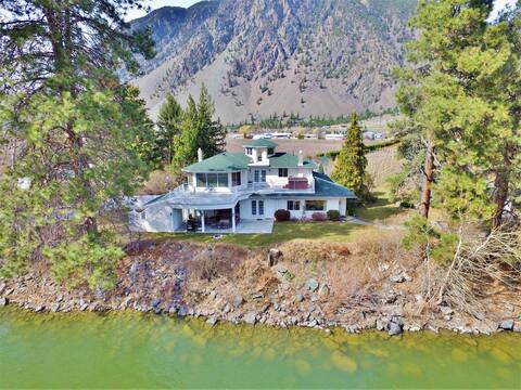 Riverbank Vineyard Bed & Breakfast
