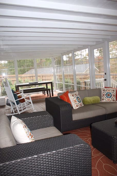 Screen porch with EZ breeze panels