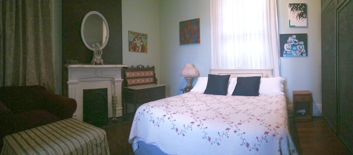 Frenchmen House "Green Room"