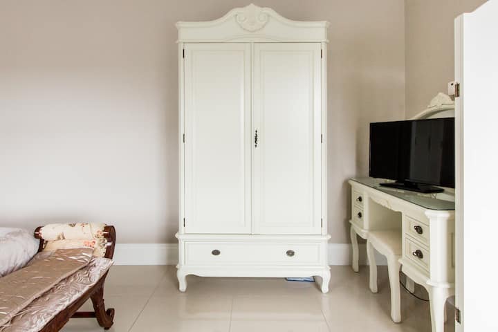 Elegant Tranquil Guest Suite Galway Bay by the Sea