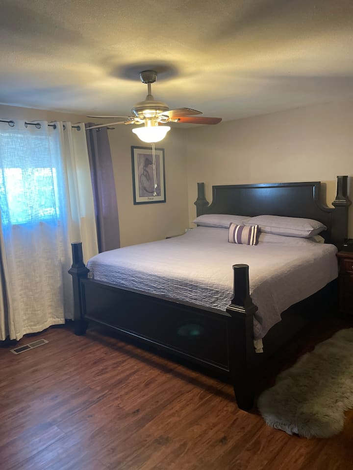 Брачен кревет (широк 150-179 см)