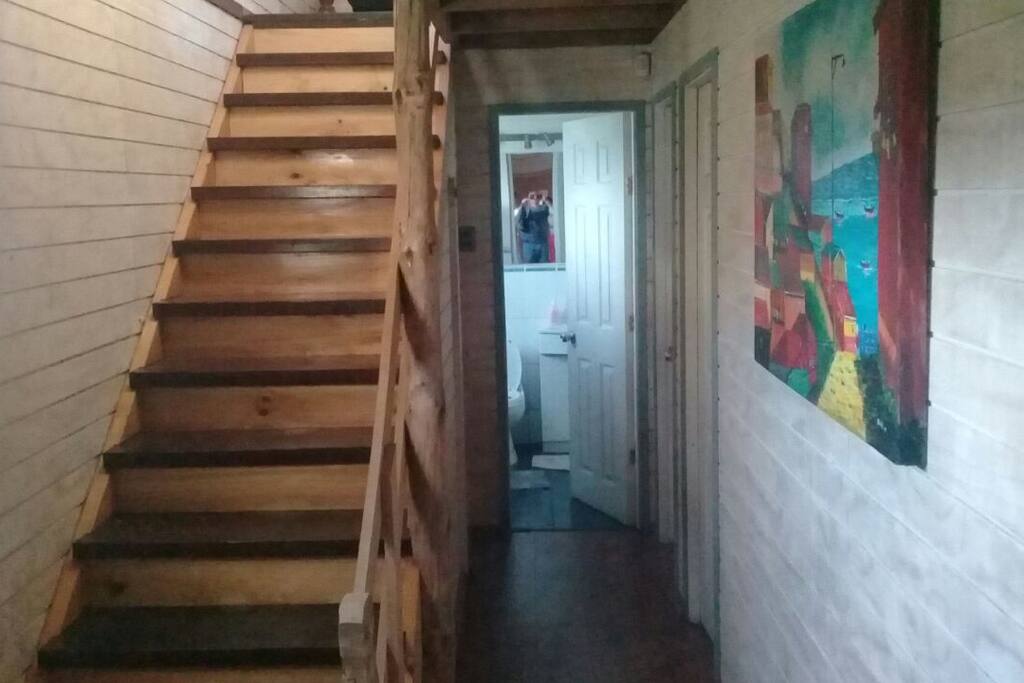 Casa de 2 pisos. Habitada.