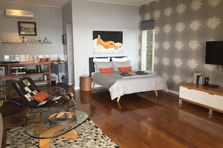 Smiths Lake House Studio style*privacy*water views