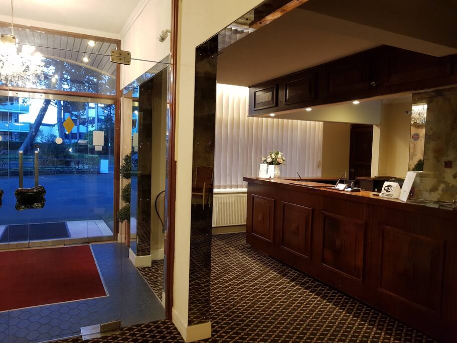 Entrance + reception