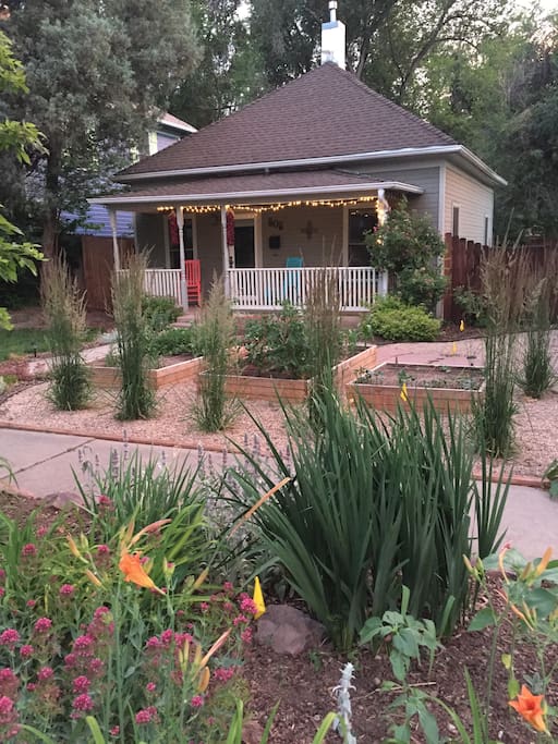 The 505 Landmark Bungalow (Built between 1880 and 1905).