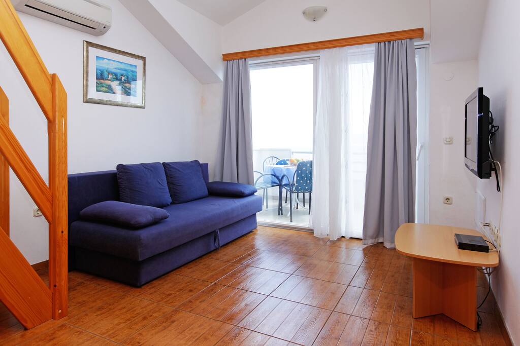 living room with pull-out sofa for 2