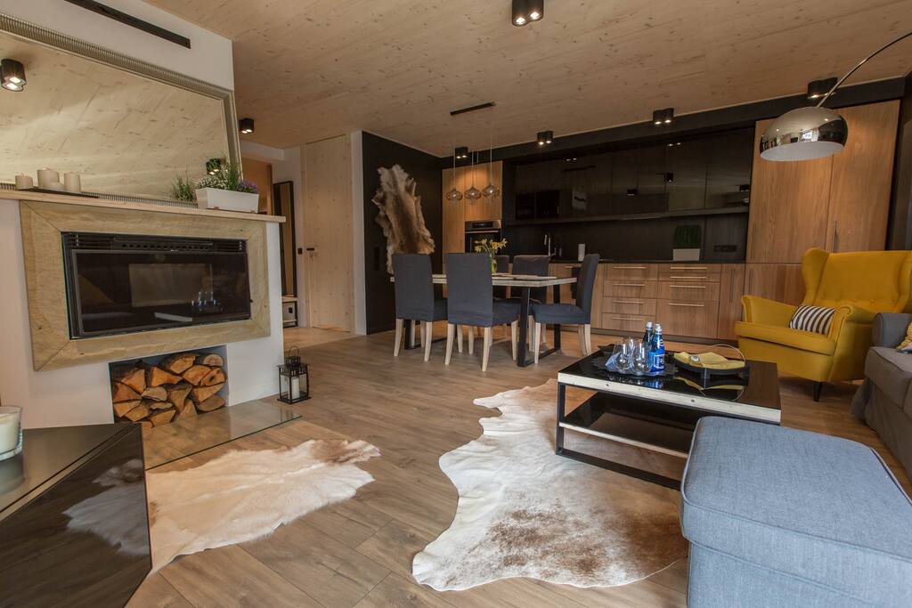 salon, kominek na pellet