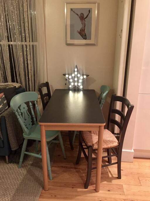 Eating area - seats 4