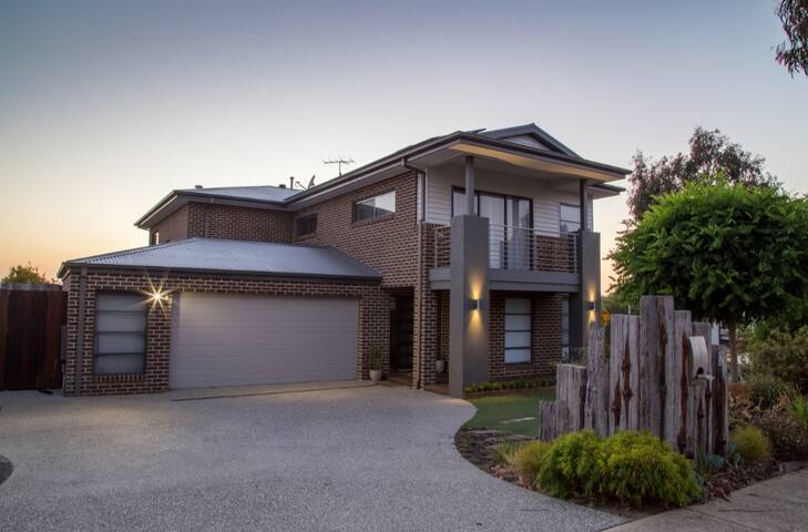 Ocean Views, Torquay gallery image 2