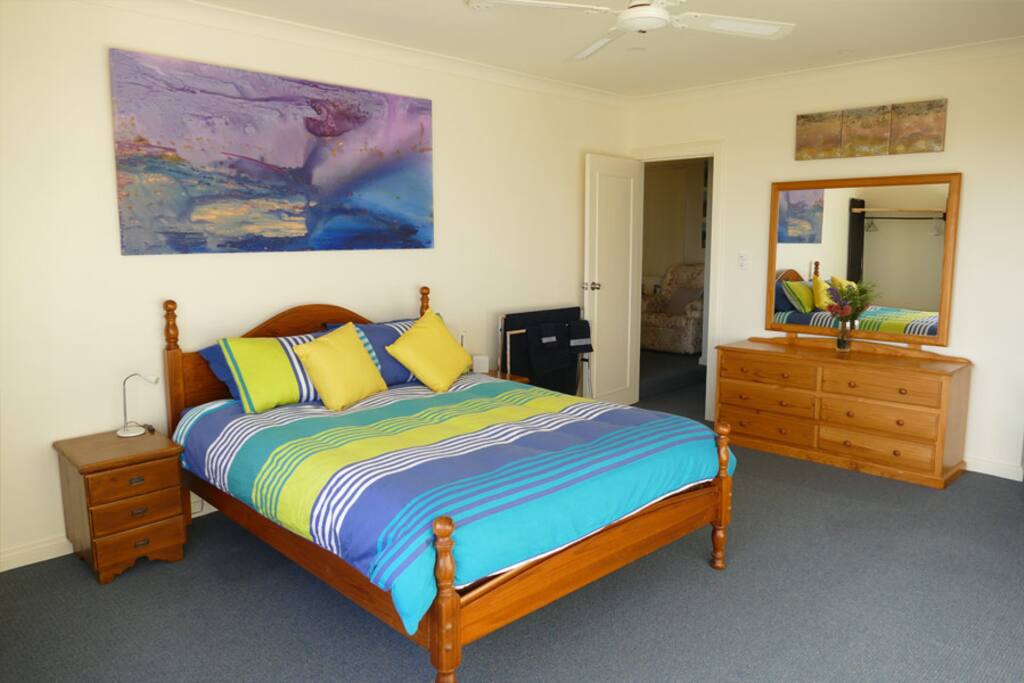 Master bedroom - Queen bed