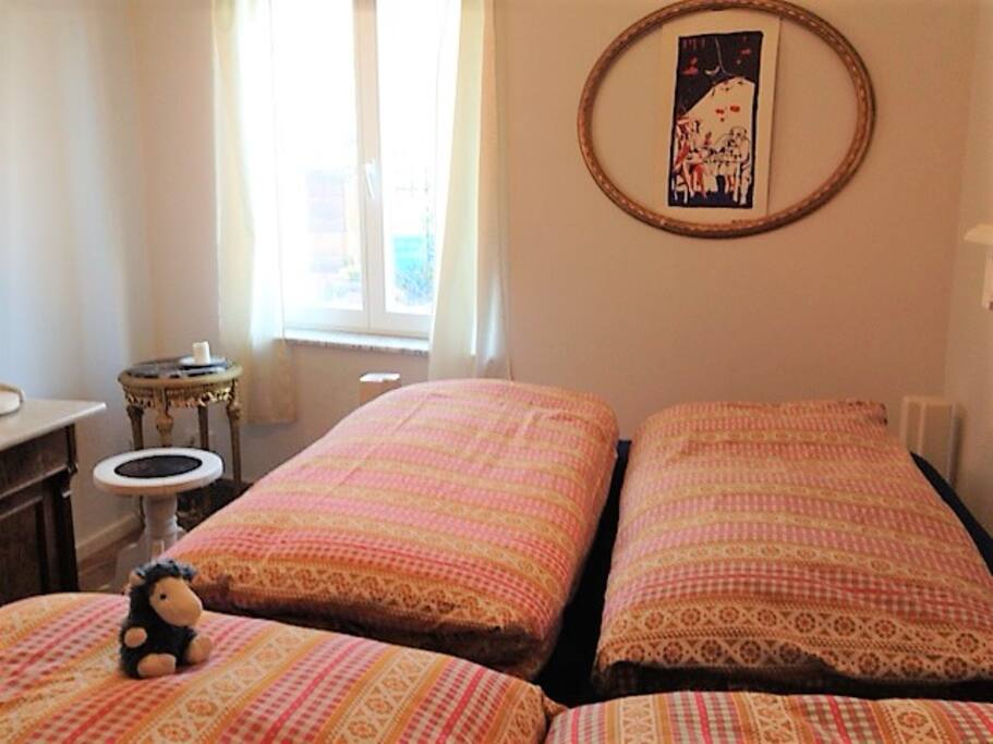 das kleine schlafzimmer direkt neben der küche...das erste morgengetränk kann man sich gut von hier aus servieren lassen!