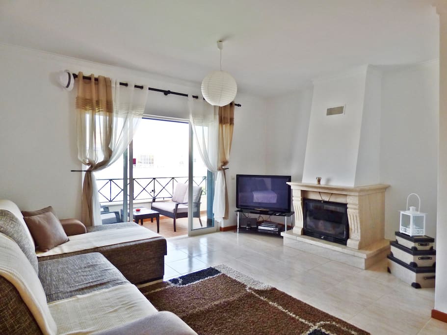 Bright & spacious living room