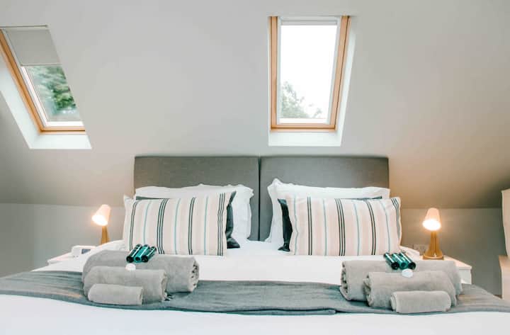 Hoofdslaapkamer met ruimte voor kinderbed of z-bed