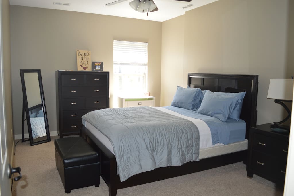Bedroom with Queen Bed