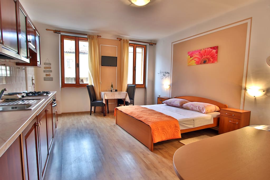 Cozy and bright studio just few steps from the old town