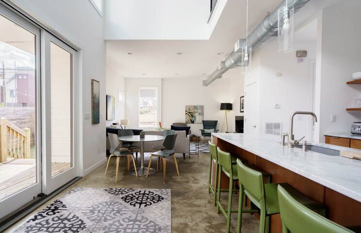 Upmarket Modern. Luxury rooftop house in the Gulch gallery image 5