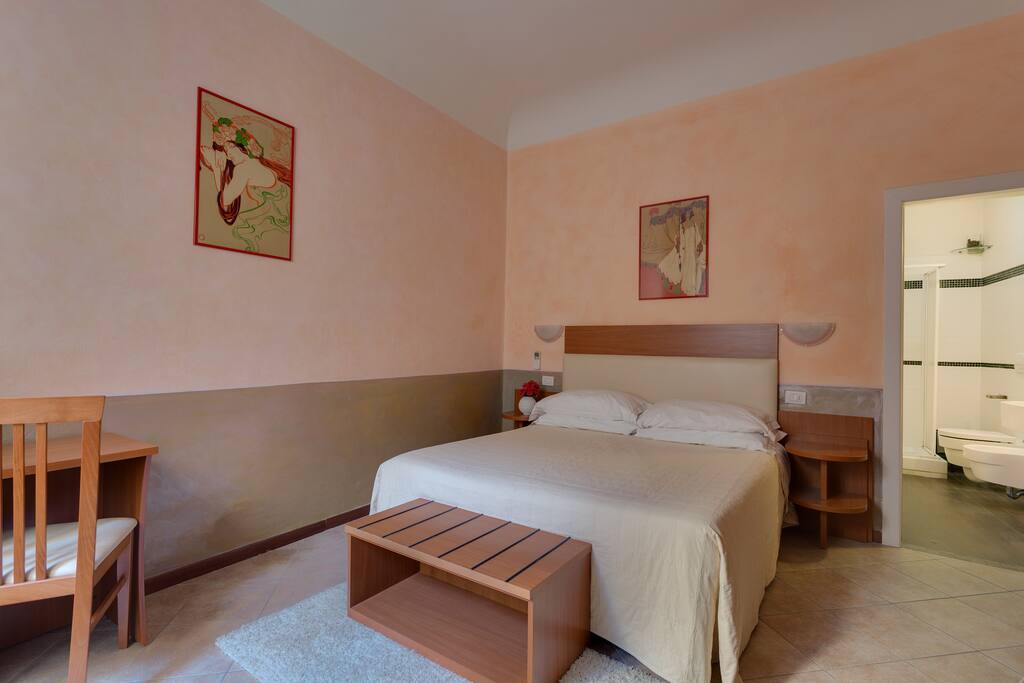 Doouble room (or Twin on request) with private bathroom