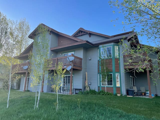 Edwards Mountain Chic On River Pool and Hot Tubs