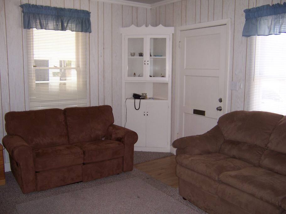 LT-340 Hollister-Living Room