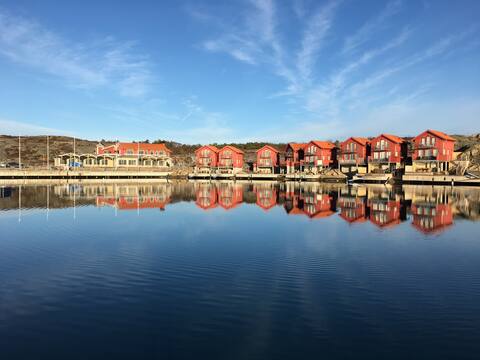 Lake cottage by the water with your own dock