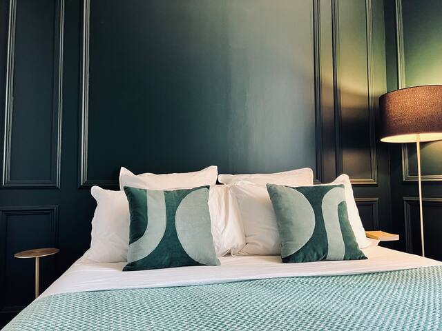 Somptueux appartement aux Grands-Hommes gallery image 2