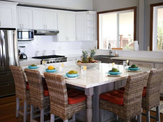 Waimea Bay Luxury Estate Views & Hot tub gallery image 5