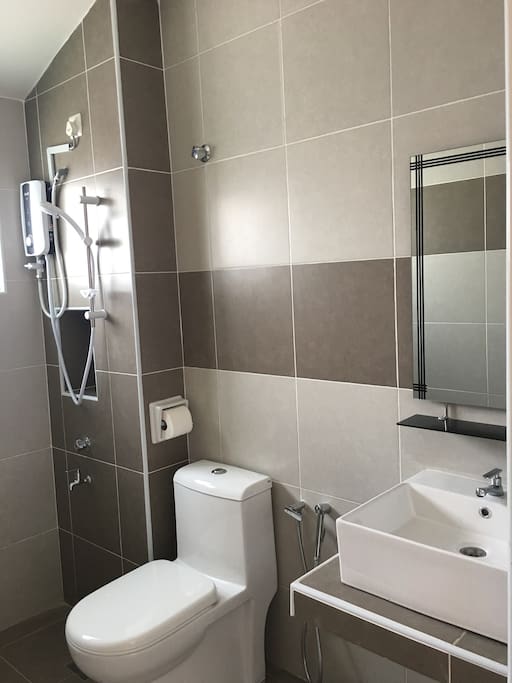 Master Bedroom's Bathroom
