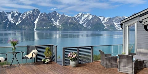 Lyngen Panorama "Solberget" med glass Dome