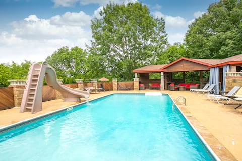 NEW!"Outdoor Oasis" Pool, Hot Tub, Firepl, 6 bedr