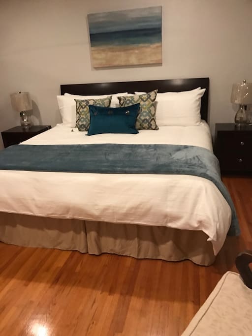 A King-sized bed with a hideaway bed for a child or an extra guest