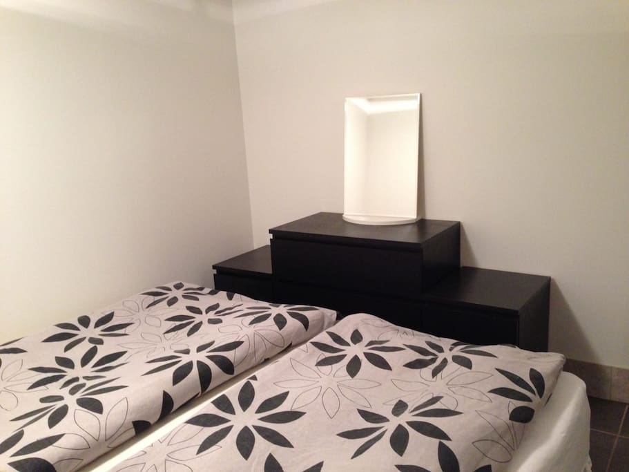 Beds and drawers with mirror
