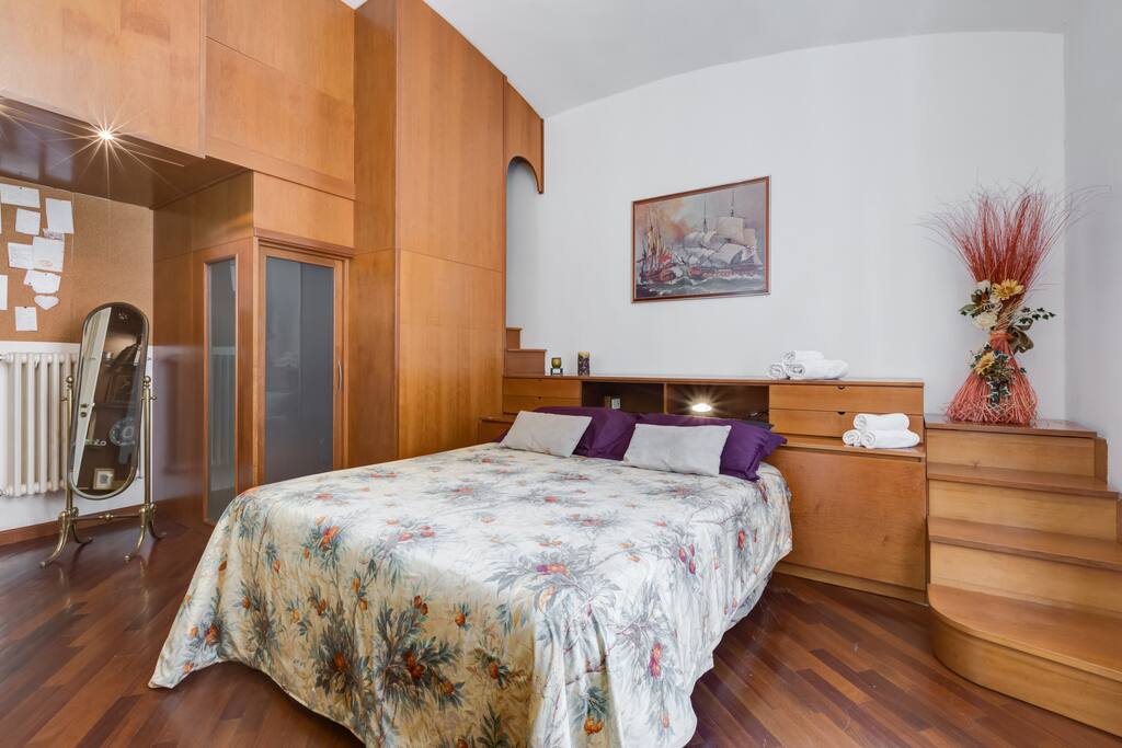 Habitación con cama de matrimonio