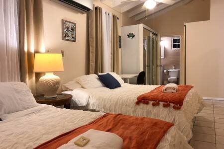 Free Housekeeping + Laundry done for you - 5⭐️Host