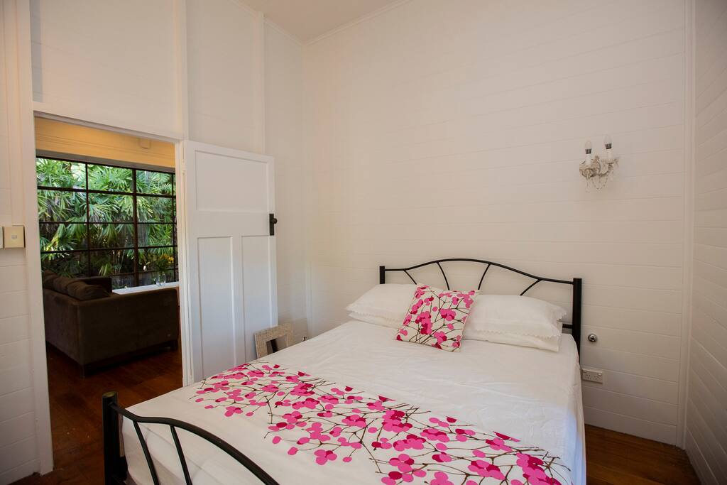 Bedroom (queen)