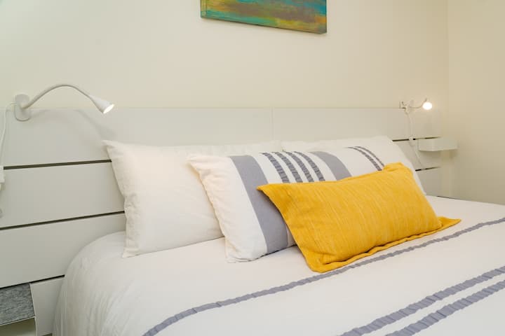 Beautiful 2br Suite In Central West Van - West Vancouver