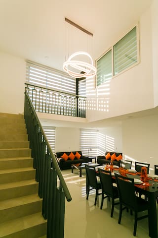 NEW,LUXURY and SPACIOUS 2 LEVEL PH in DEL VALLE