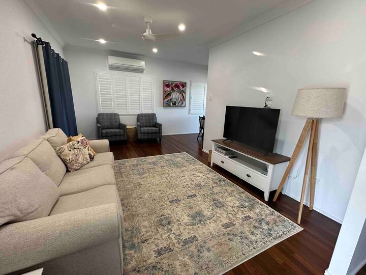 Modern & Comfortable 3 Bedroom Home On The Range - Gracemere