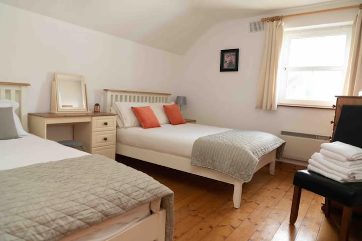 双人卧室和单人卧室 