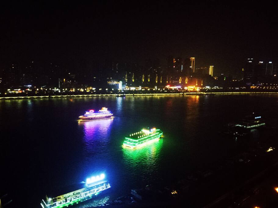 推开窗户,享受惬意的夜景~手机实拍窗外夜景无PS
