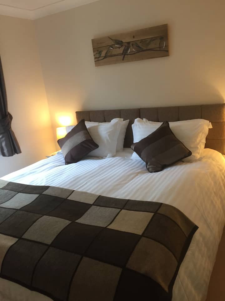 Bed 2: This super-king size bed can be split into 2 singles (twin room), but you need to let us know if this is required at the time of your booking.