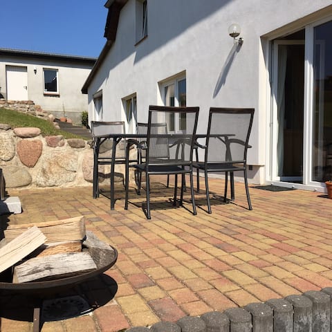 Successful Airbnb property: Baltic Sea apartment with terrace + fireplace, 2 dog kennels in Nordwestmecklenburg District
