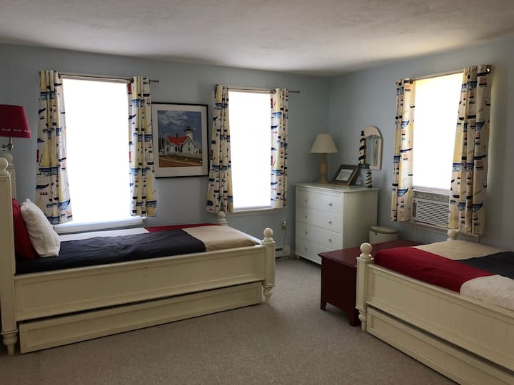 קומה ראשית 2 מיטות זוגיות.