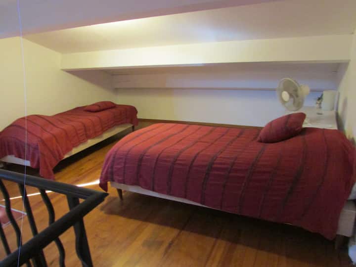 sakafu ya chumba cha kulala (vitanda 2 vya 90)